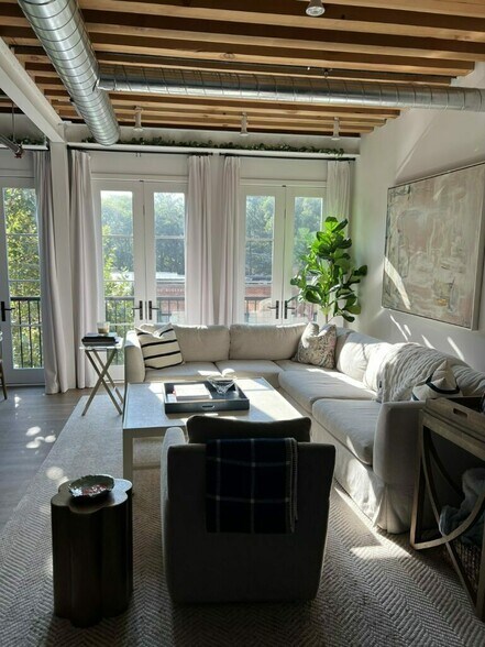 More Photos Of 1401 N Western Ave, Lake Forest Apartments For Sale