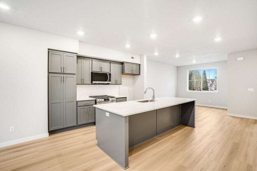 More Photos Of 16933 SW 132nd Ter, Tigard Apartments For Sale