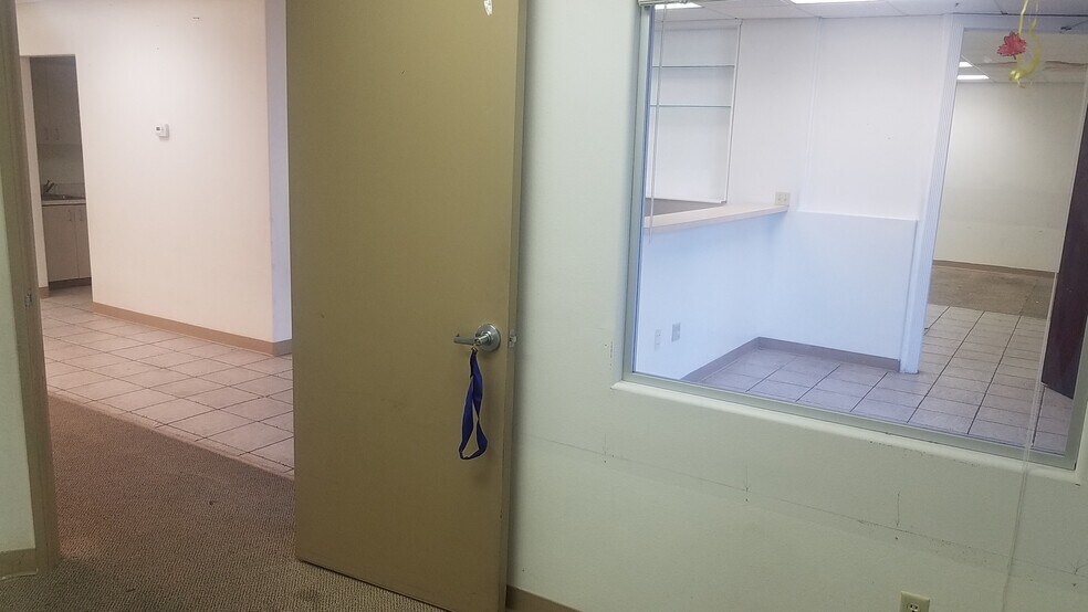 More Photos Of 220 E Horizon Dr, Henderson Office For Sale