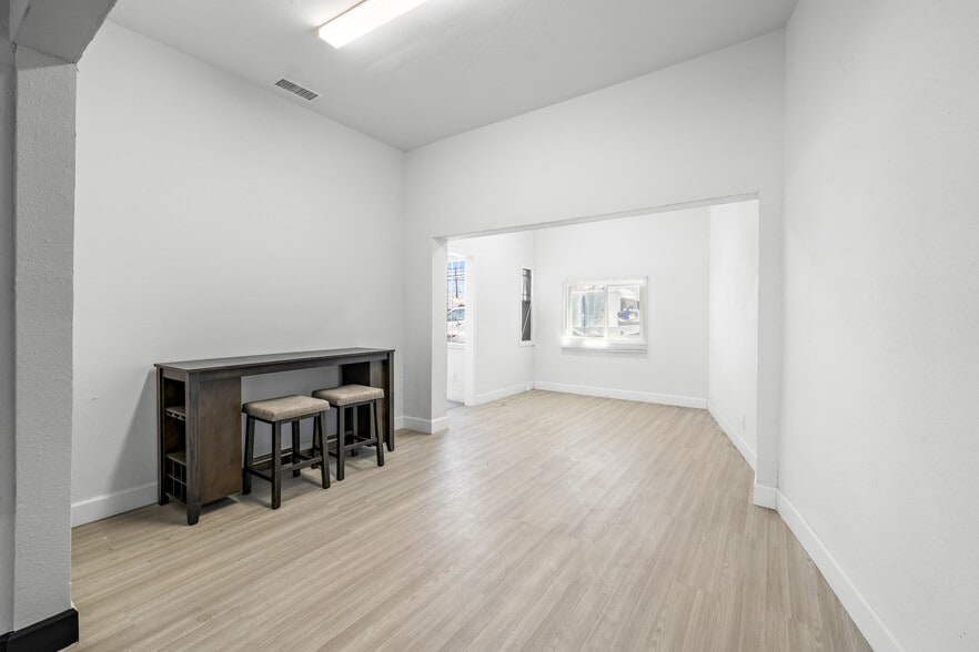 More Photos Of 5013-5017 Telegraph Rd, Los Angeles Light Manufacturing For Sale