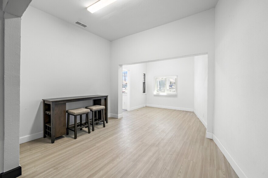 More Photos Of 5013-5017 Telegraph Rd, Los Angeles Light Manufacturing For Sale