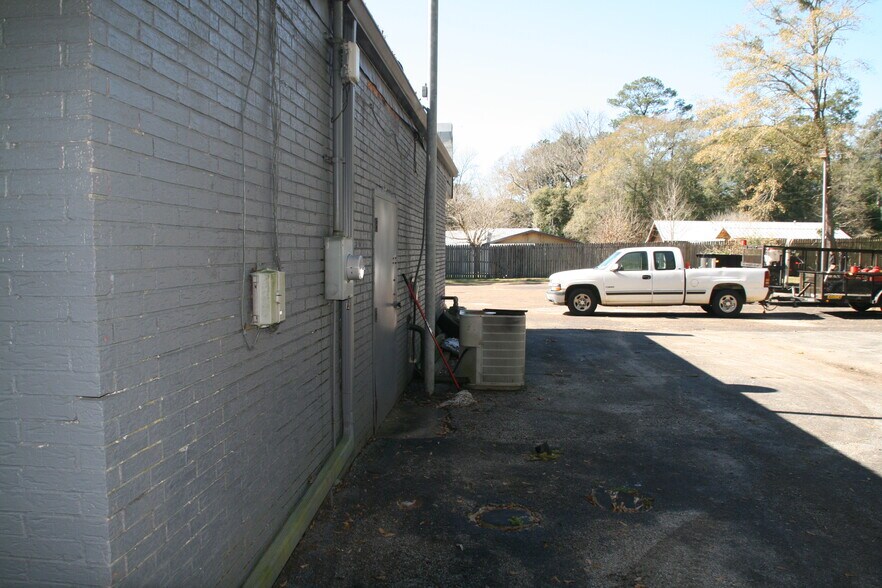 More Photos Of 1308 W Bluff St, Woodville Storefront Retail Office For Sale