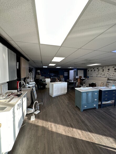 More Photos Of 116-134 Peterson Rd, Libertyville Unknown For Lease