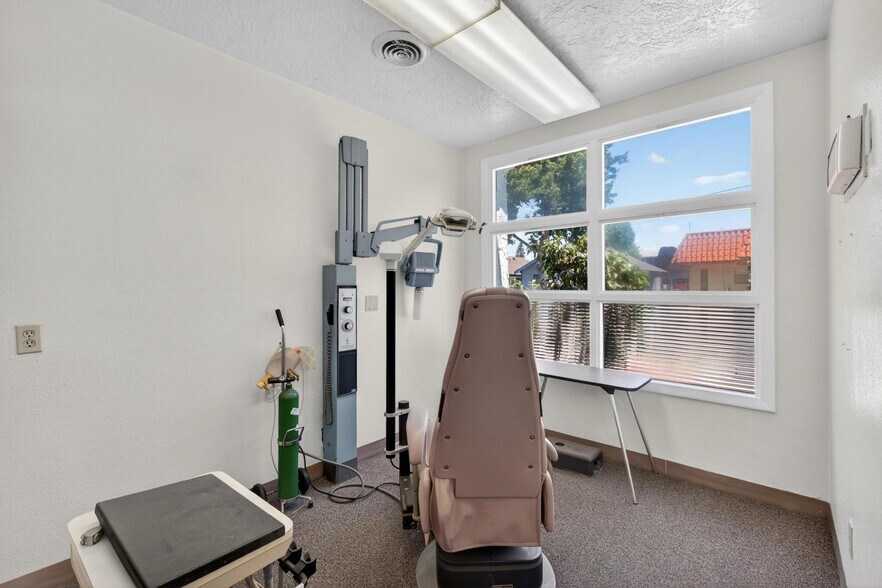 More Photos Of 249 E Redondo Ave, Long Beach Medical For Sale