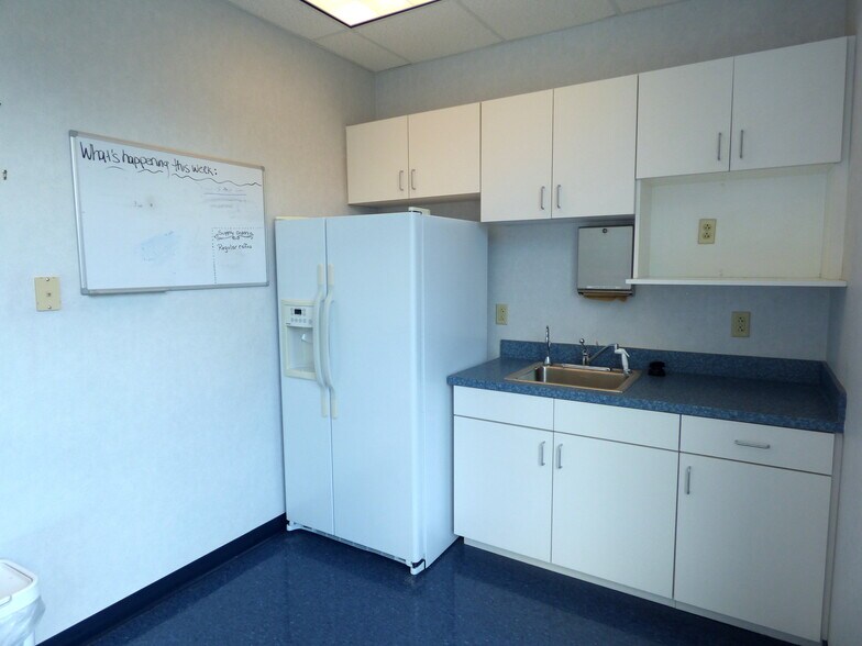 More Photos Of 399 Farmington Ave, Farmington Medical For Lease