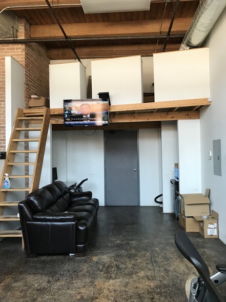 More Photos Of 2950 W Chicago Ave, Chicago Loft Creative Space For Lease