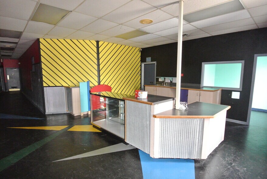 More Photos Of 2911 Brunswick Ave, New Bern Sports And Entertainment For Lease