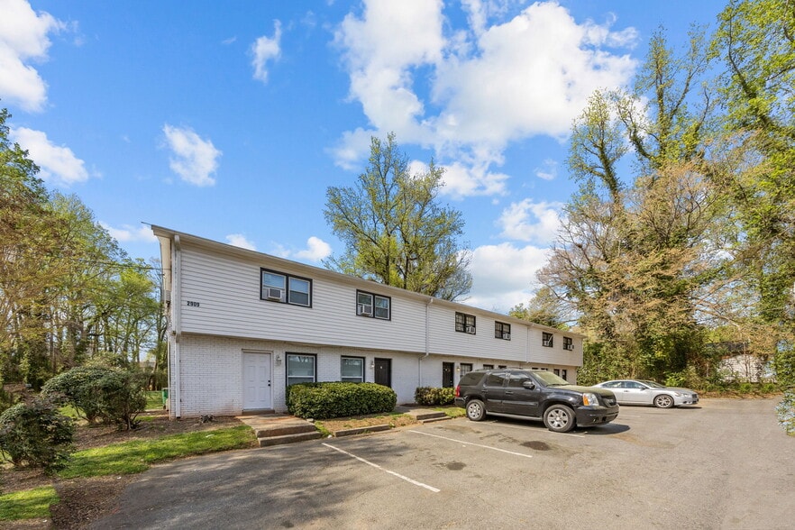 More Photos Of 2909-2917 Burgess Dr, Charlotte Apartments For Sale