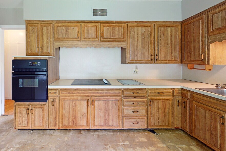 More Photos Of 9212 Preston Hwy, Louisville Office For Sale
