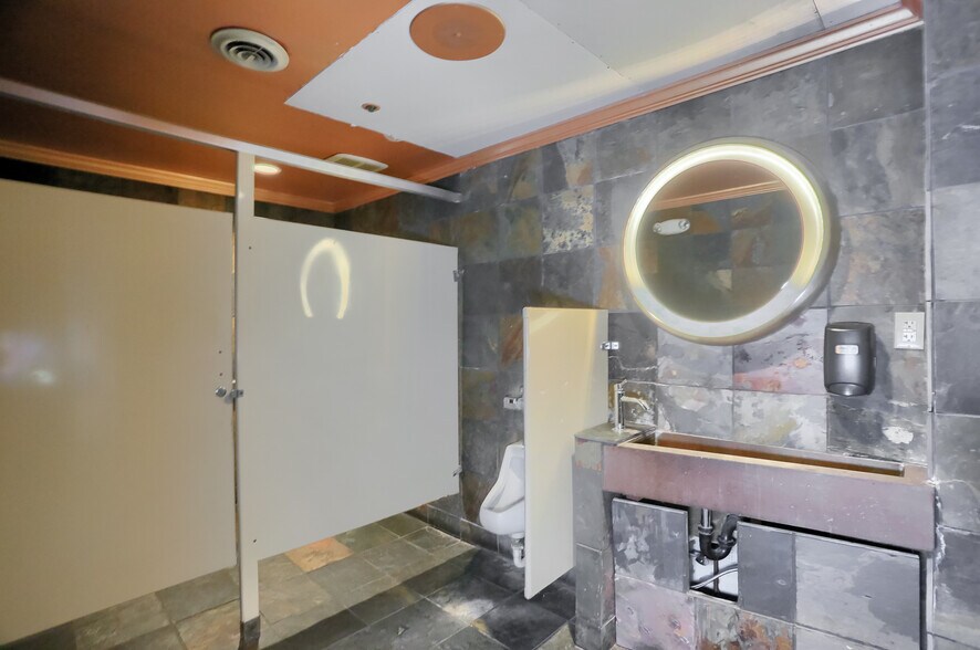 More Photos Of 634 Camp Horne Rd, Pittsburgh General Retail For Sale