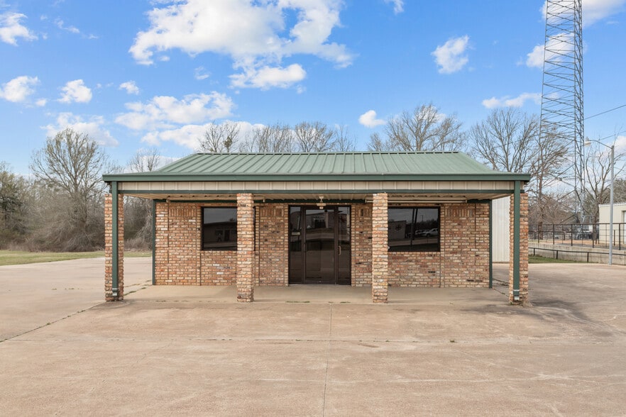 Primary Photo Of 1504 E Loop 304, Crockett Office For Sale