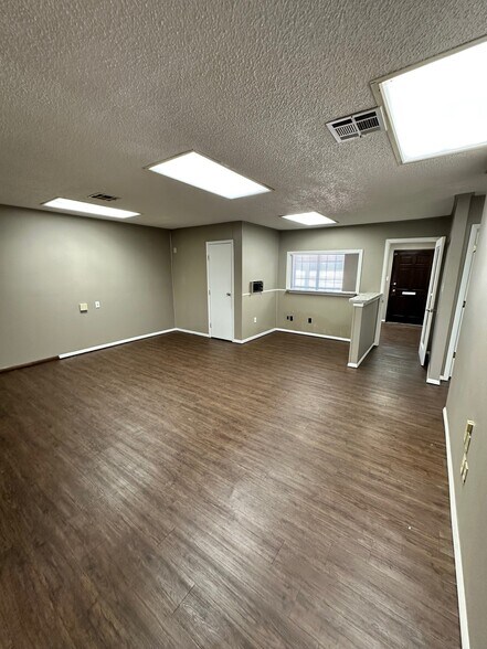 More Photos Of 330 N 4th St, Muskogee Office For Sale