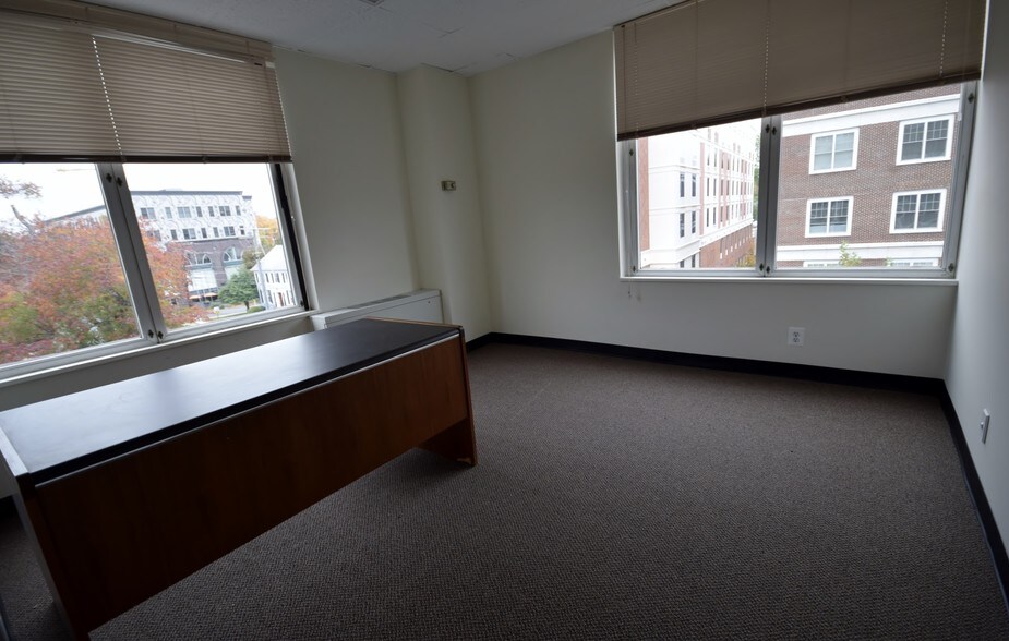 More Photos Of 701 W Broad St, Falls Church Office For Lease