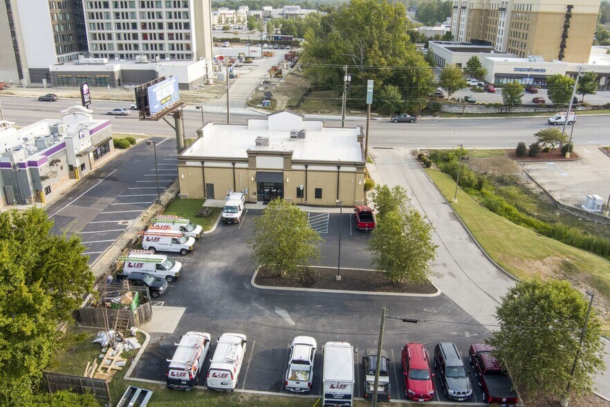 More Photos Of 7308 Shallowford Rd, Chattanooga Storefront Retail Office For Sale