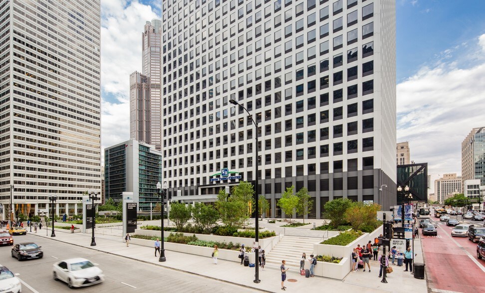 More Photos Of 222 S Riverside Plz, Chicago Office Residential For Lease