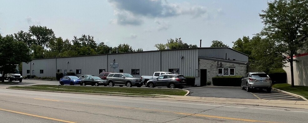 More Photos Of 765 Villa St, Elgin Warehouse For Lease