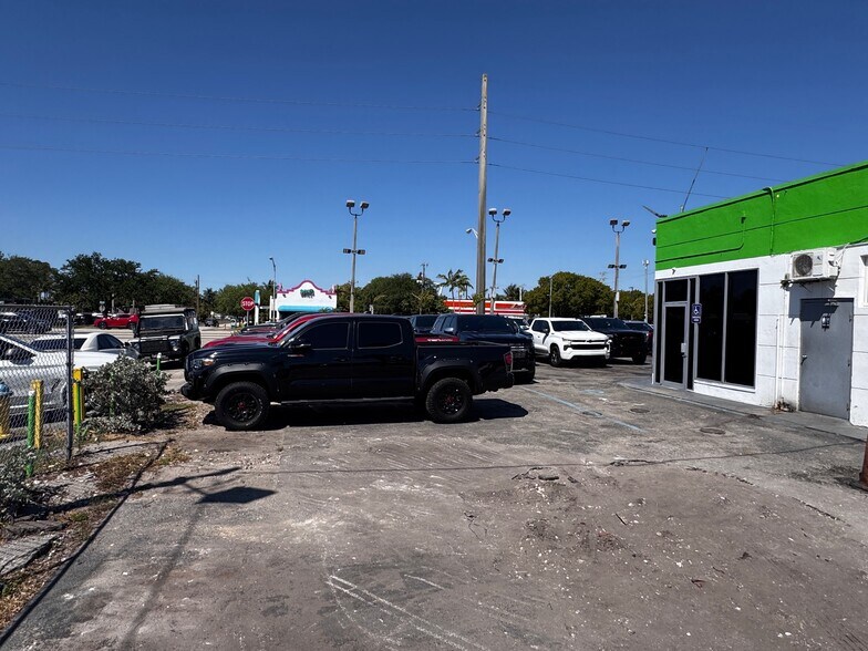 More Photos Of 19001 NW 2nd Ave, Miami Auto Dealership For Lease