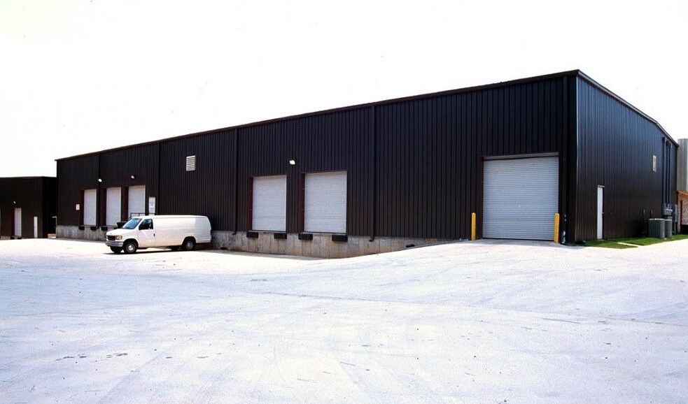 More Photos Of 175 Andrew Dr, Stockbridge Warehouse For Lease