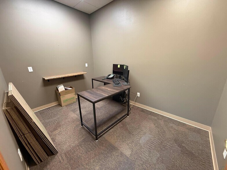 More Photos Of 810 Central Ave, Hawarden Storefront For Sale