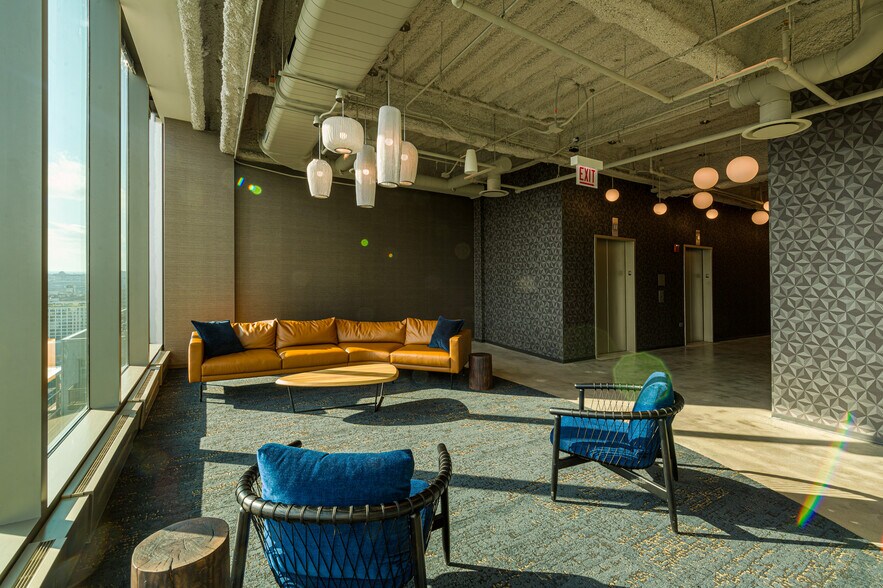 More Photos Of 550 W Jackson Blvd, Chicago Office For Lease