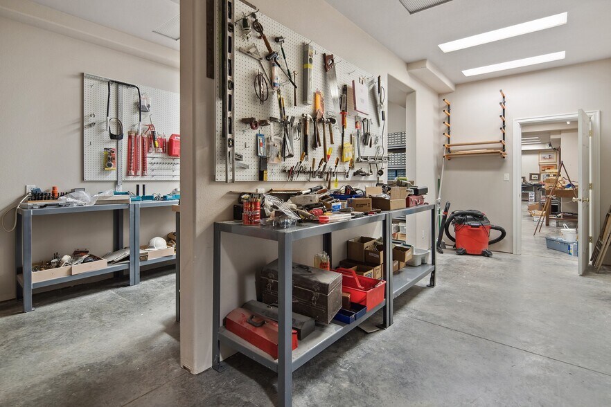 More Photos Of 1500 SE Waverly Dr, Portland Office Residential For Sale