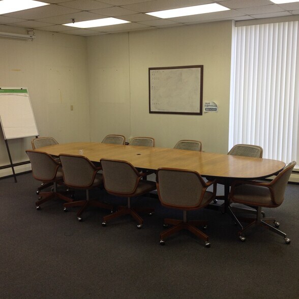 More Photos Of 193 Marsh Hill Rd, Orange Light Manufacturing For Lease