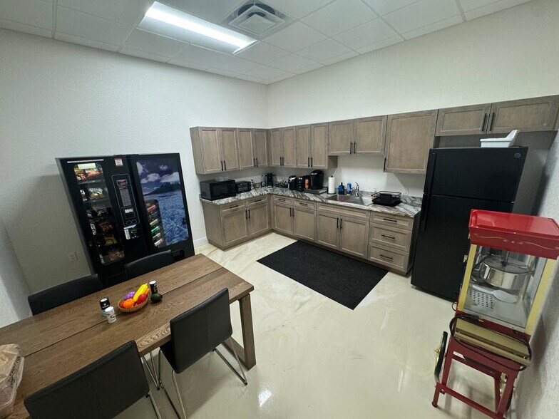 More Photos Of 7405 28th Street Ct E, Sarasota Warehouse For Lease