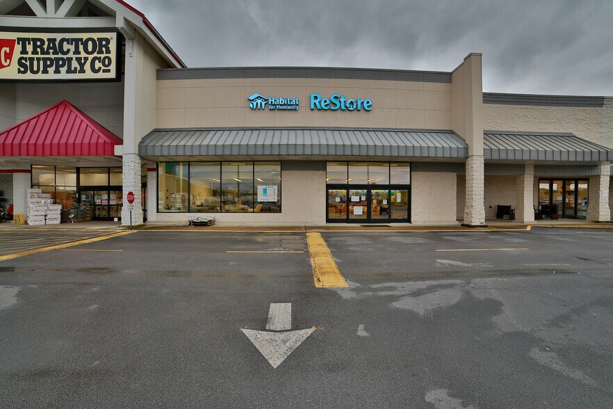 More Photos Of 9408 Apison Pike, Ooltewah Storefront For Lease