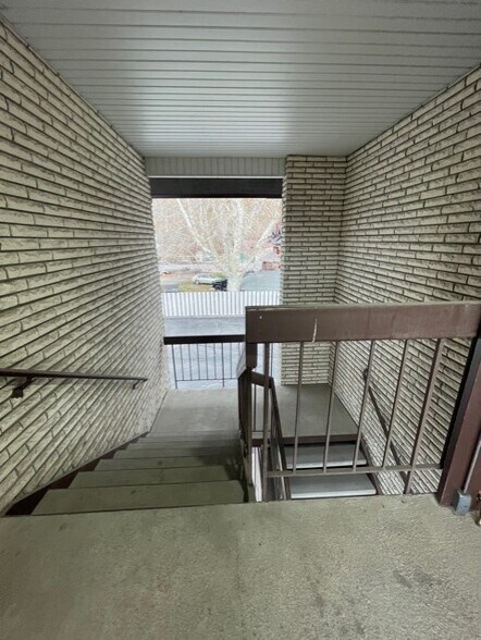 More Photos Of 201 E Center St, Provo Bank For Lease