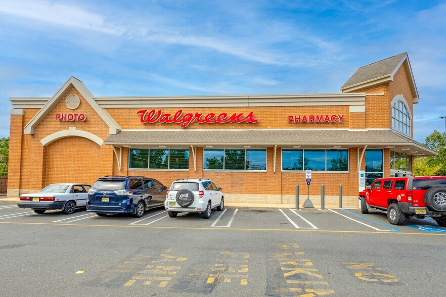 More Photos Of 2546 Hooper Ave, Brick Drugstore For Sale