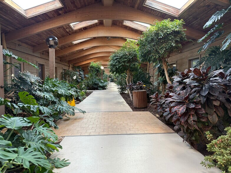 More Photos Of 411-511 N Wendover Rd, Charlotte Medical For Lease