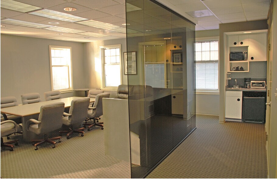 More Photos Of 1052 Oakhaven Rd, Memphis Office For Sale