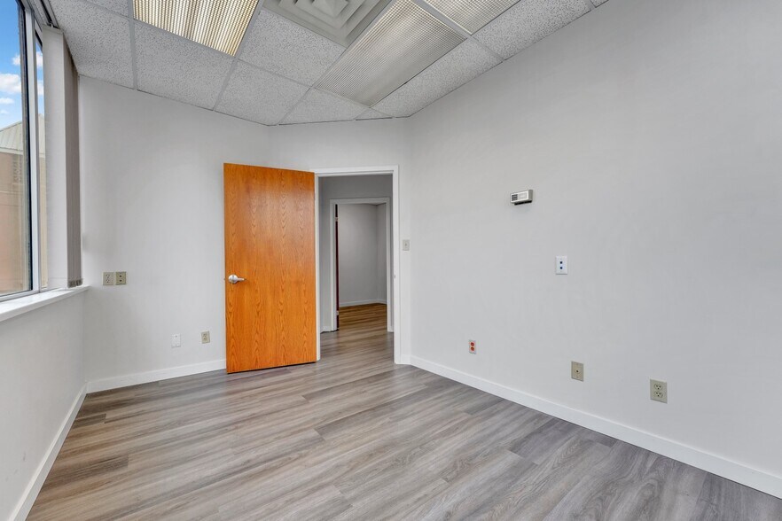 More Photos Of 11861 88 Av, Delta Office For Lease