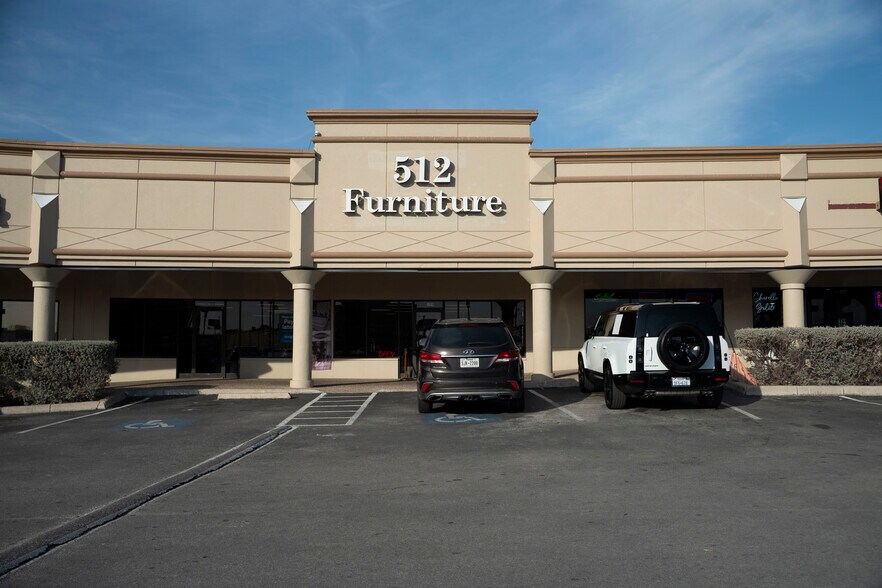 More Photos Of 7115 Blanco Rd, San Antonio Storefront For Lease