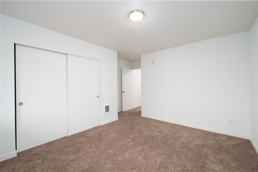More Photos Of 5750 NE 34th St, Vancouver Apartments For Sale