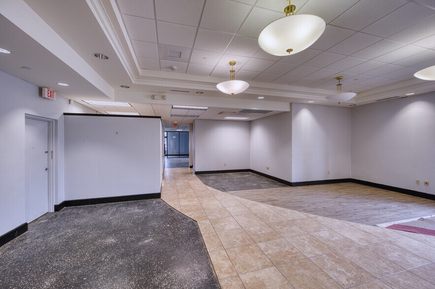 More Photos Of 8200-8250 66th St N, Pinellas Park Unknown For Lease