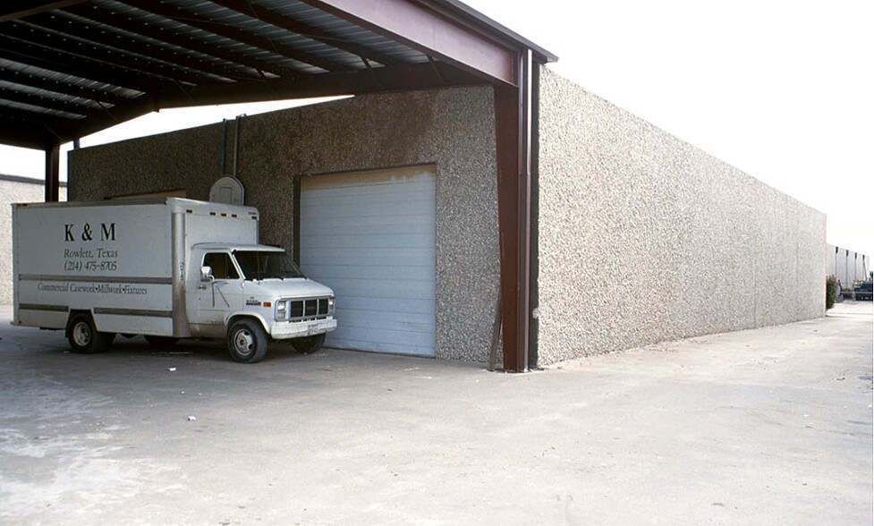 More Photos Of 2805 Singleton St, Rowlett Distribution For Lease