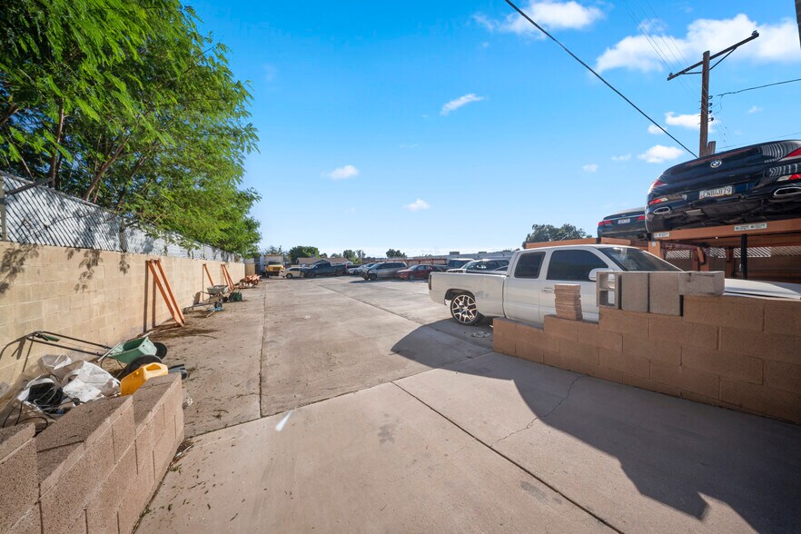 More Photos Of 8213-8215 E Main St, Mesa Auto Repair For Sale