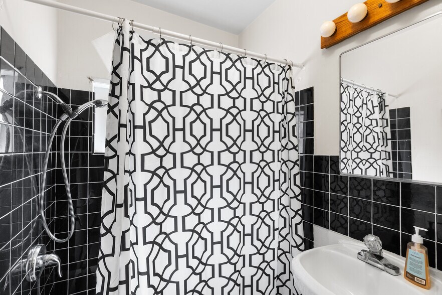 More Photos Of 642 Torrance St, San Diego Apartments For Sale