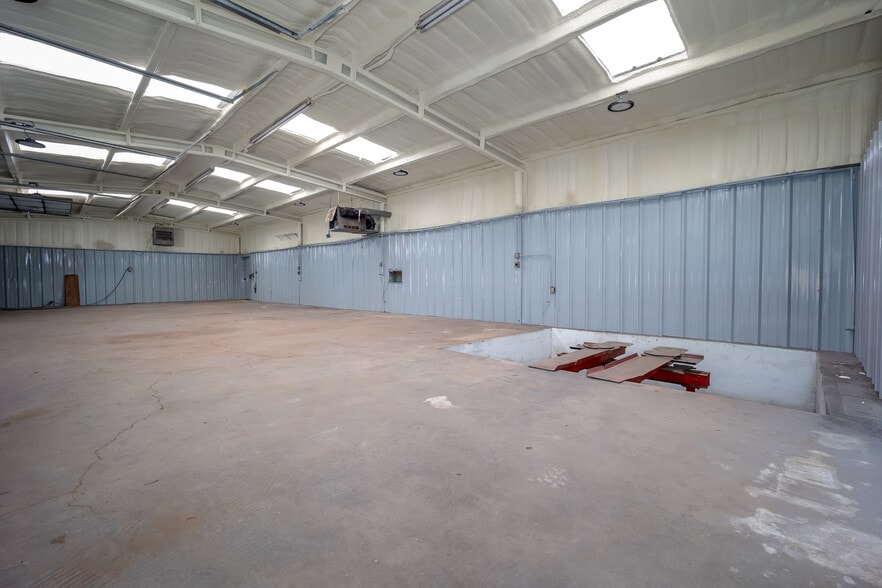 More Photos Of 1402 Veterans Memorial Hwy, Blanchard Warehouse For Sale