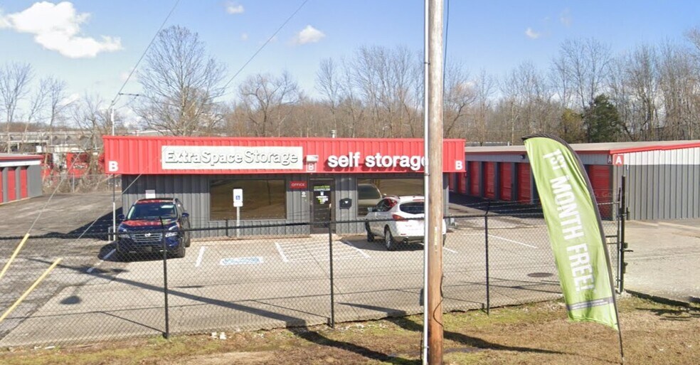 Primary Photo Of 813 N Broadway, Portland Self Storage For Lease