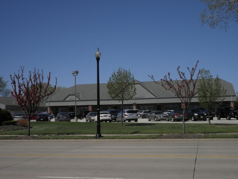 Primary Photo Of 2150 Holmgren Way, Green Bay Office For Lease