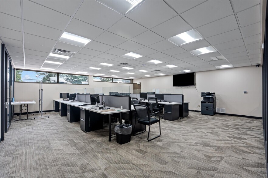 More Photos Of 29444 Northwestern Hwy, Southfield Office For Sale