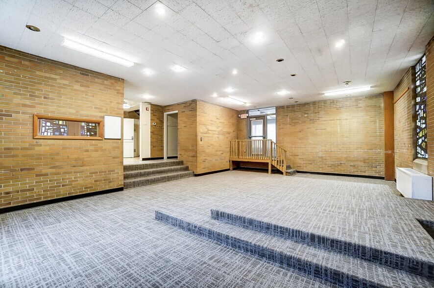 More Photos Of 1106 E High St, Springfield Schools For Sale