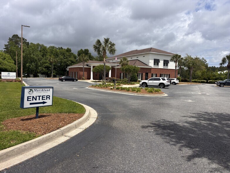 Primary Photo Of 227 Gateway Center Blvd, Brunswick Bank For Lease