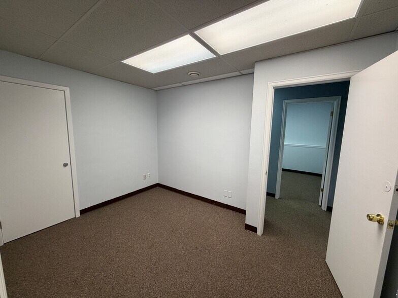 More Photos Of 6055 Lehman Dr, Colorado Springs Office For Lease