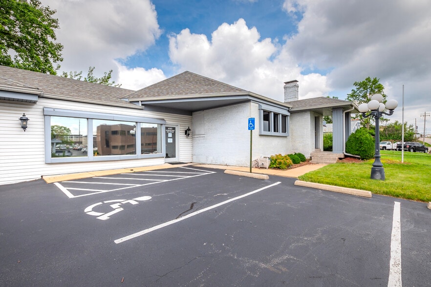 More Photos Of 4163 Crescent Dr, Saint Louis Medical For Sale