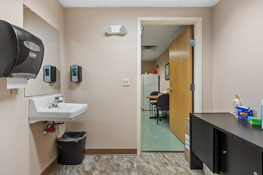 More Photos Of 67 Whalon St, Fitchburg Storefront For Lease