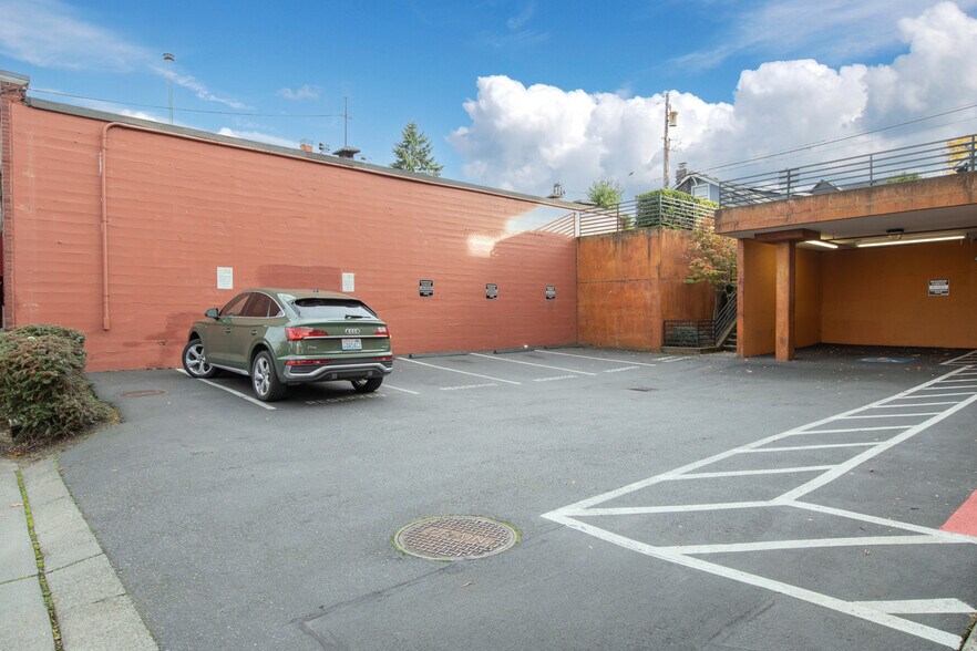 More Photos Of 225 NE 65th St, Seattle Apartments For Sale