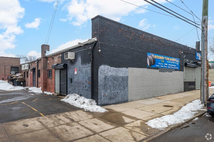 More Photos Of 21001 Horace Harding Expy, Flushing Freestanding For Lease